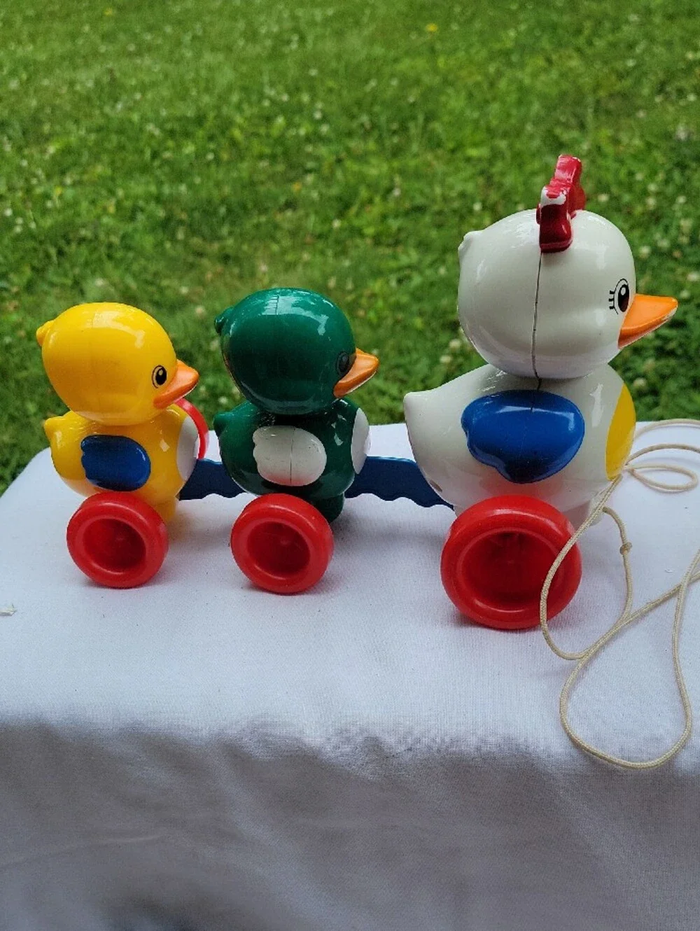 Vintage Pull-Along Duck Toy Trio in White, Yellow, Green